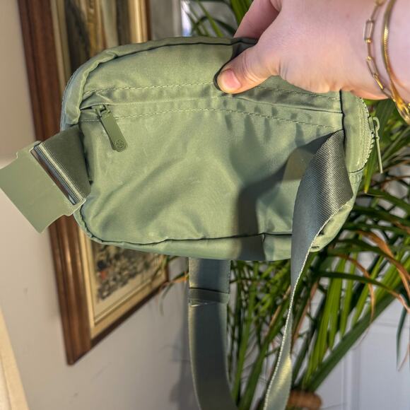 GAIAM Sidekick Waist Pack - Sage Green Nylon Belt Bag / Crossbody Fanny Pack - Picture 4 of 4